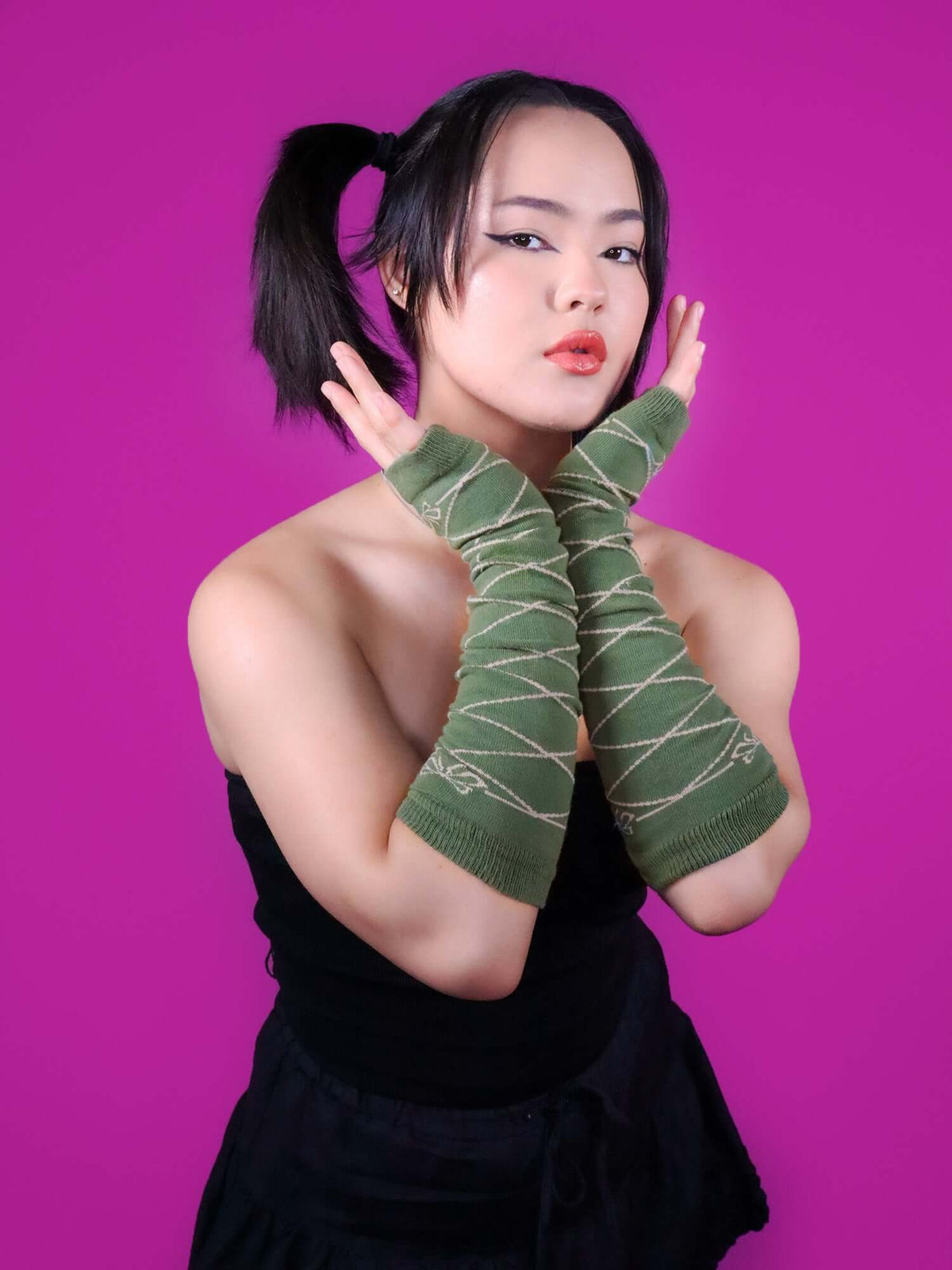 Model wearing grim green color bow sleeves
